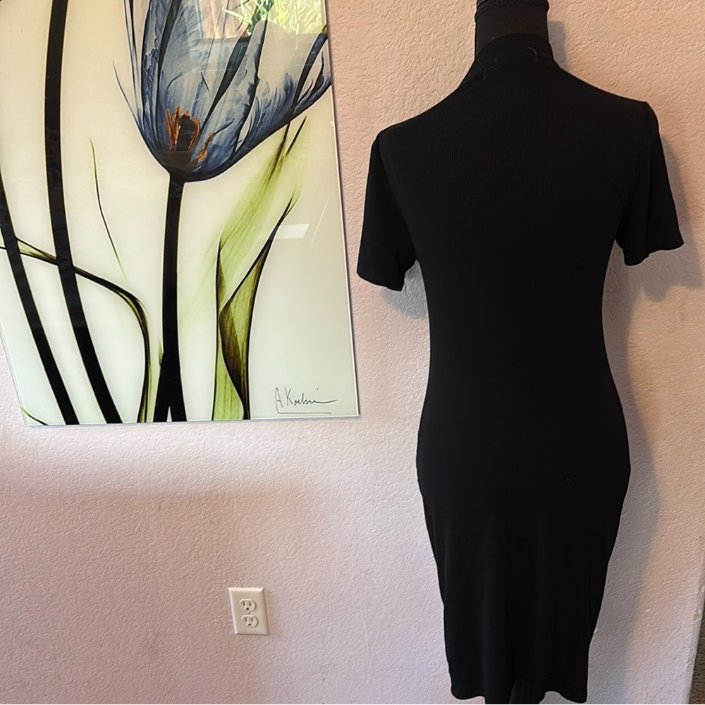 Black dress - Picture 5 of 6